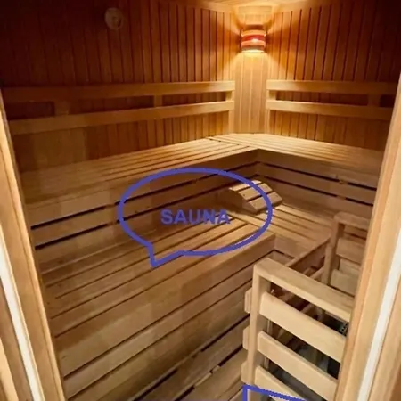 Flying Dutchman Apartment *