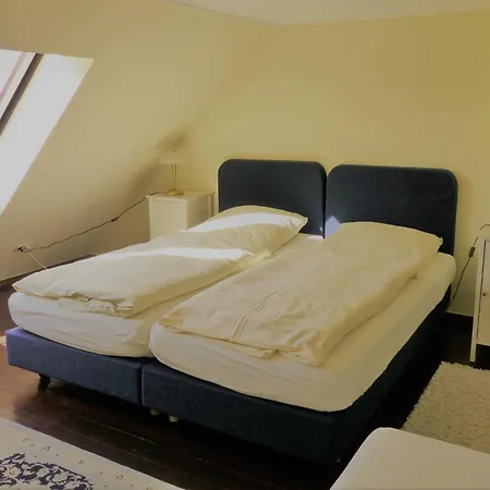 Flying Dutchman Apartment *